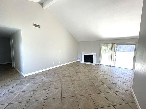 4th image of 1525 W Country Club Ln W