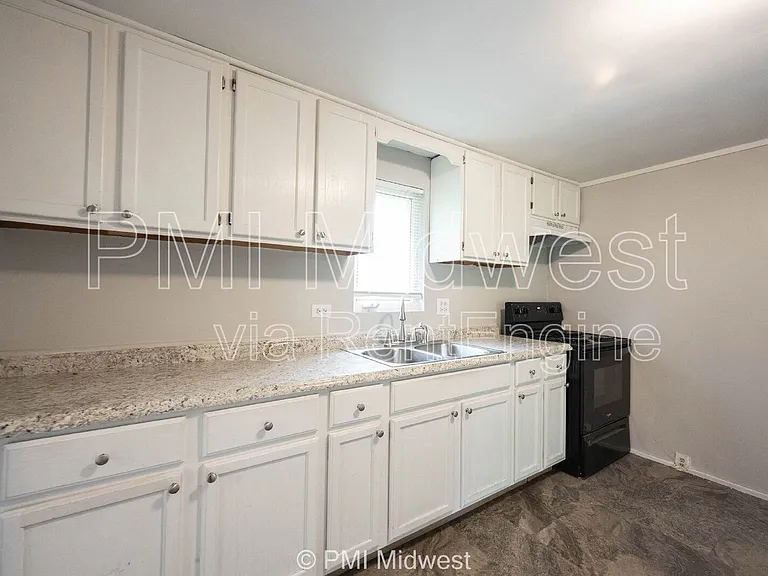 334 Ellis St — Photo 11