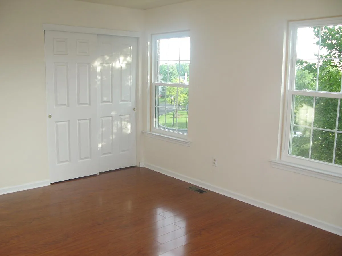 3 bed, 1.5 bath, 1216 sqft, $2,300 — Photo 4
