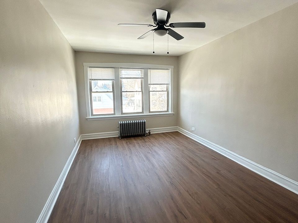 1st image of 4103 N Sacramento Ave #2