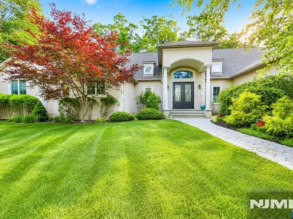 41 Wildwood Road, Saddle River, NJ 07458