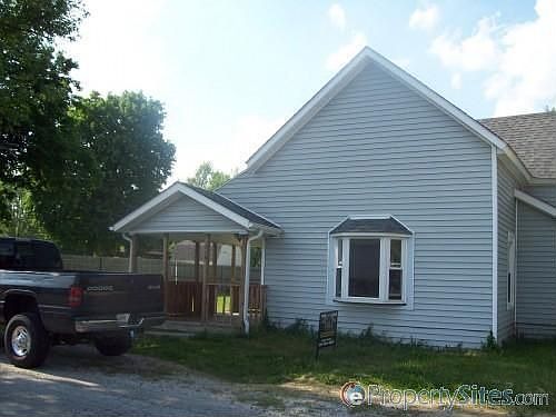 1st image of 216 W Tyler St