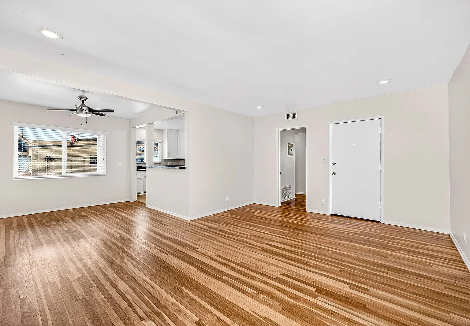Oxford Apartments — Photo 1