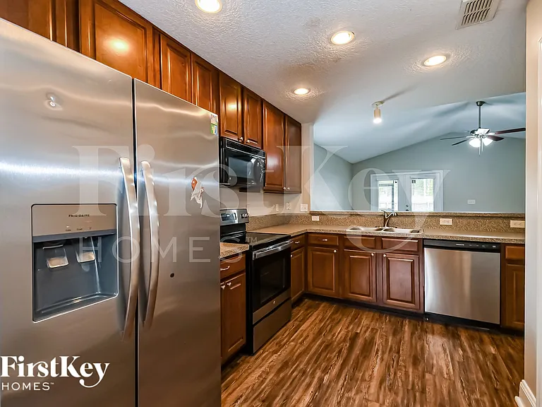 8006 Welbeck Ln — Photo 6