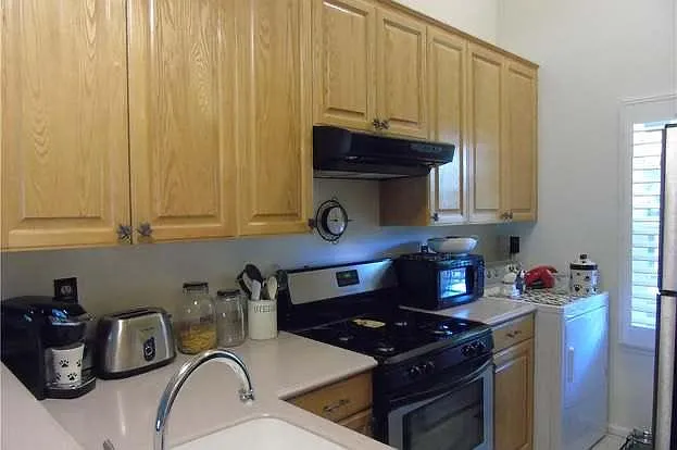 182 Lemon Grv — Photo 6