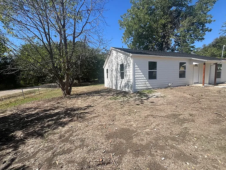 2816 Sayle St — Photo 9