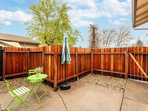 3rd image of 724 Agnew Place