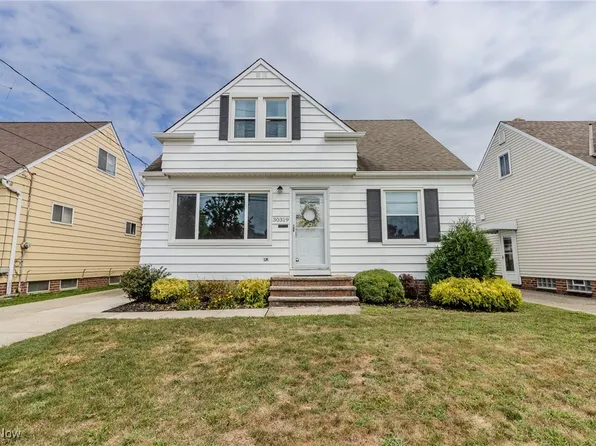 30319 Royalview Dr, Willowick, OH 44095