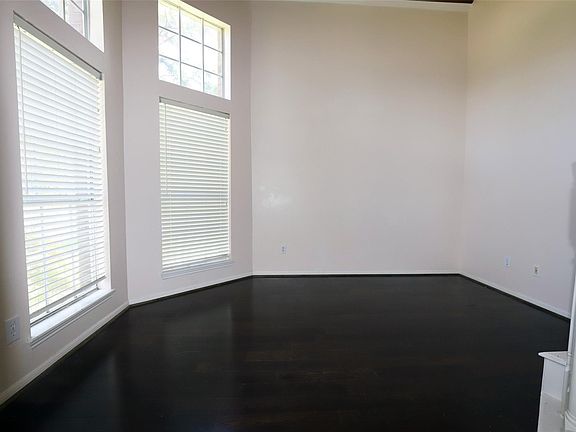 4th image of 10514 Great Plains Ln