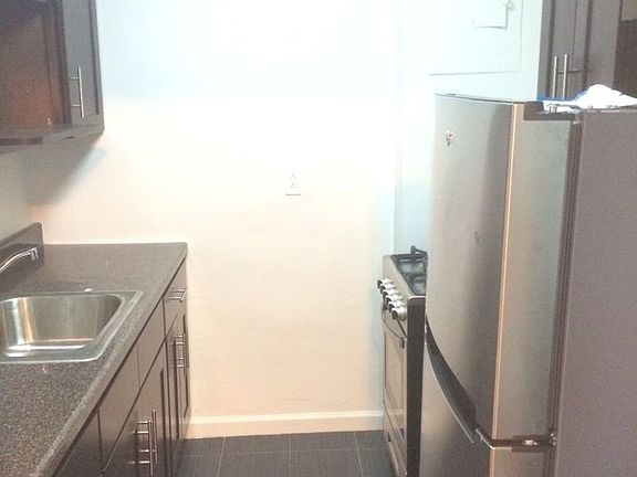 2nd image of 1700 Bedford Ave APT 21R