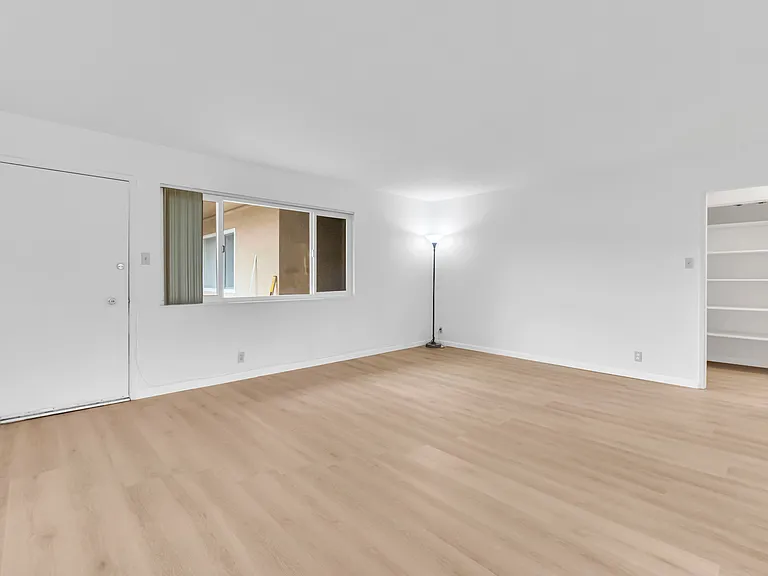 5823 Alameda Ave #D — Photo 6