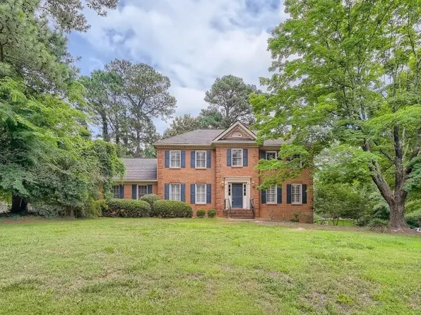 506 Daisy Nash Dr, Lilburn, GA 30047