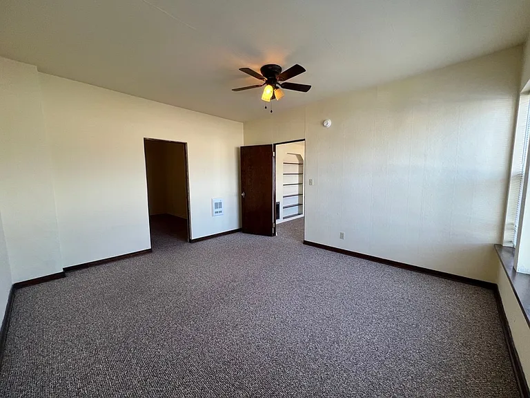 416 N Pine St — Photo 10
