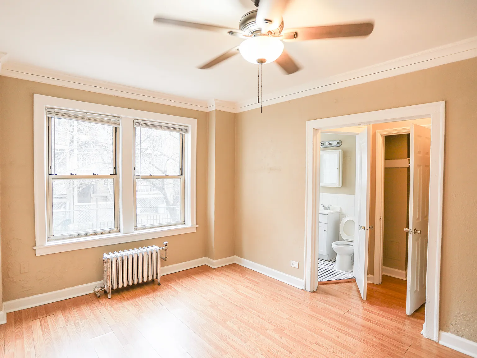 920 W Eastwood Ave — Photo 1
