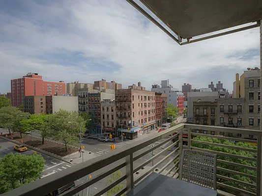 Sold by Sotheby's International Realty | media 9