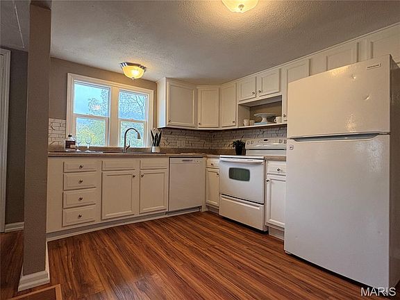 4th image of 921 N Stanley Rd