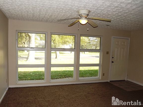 3rd image of 4649 Langley Ave