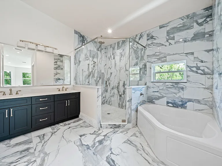 1033 Hammock Cir — Photo 11
