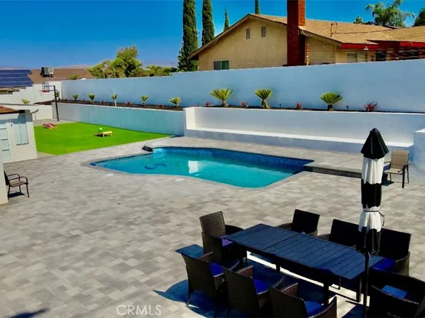 7401 Liberty Ave, Corona, CA 92881