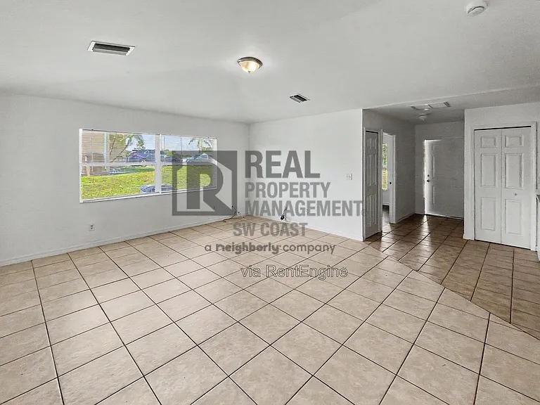 1135 Harry Ave S — Photo 2