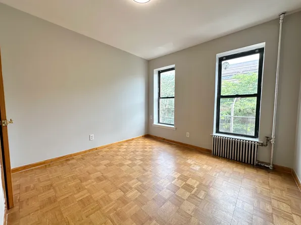 696 Sackett Street image 1 of 6