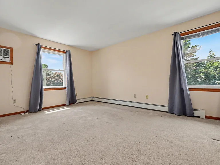 275 York St — Photo 10