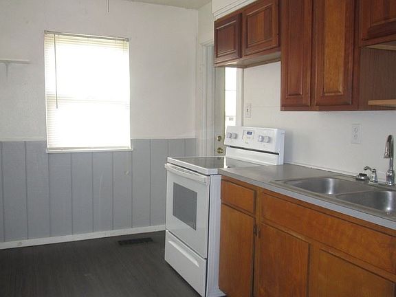 5th image of 2209 S Vine St