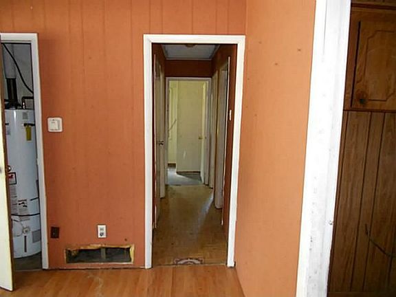 2nd image of 310 E Celeste Dr