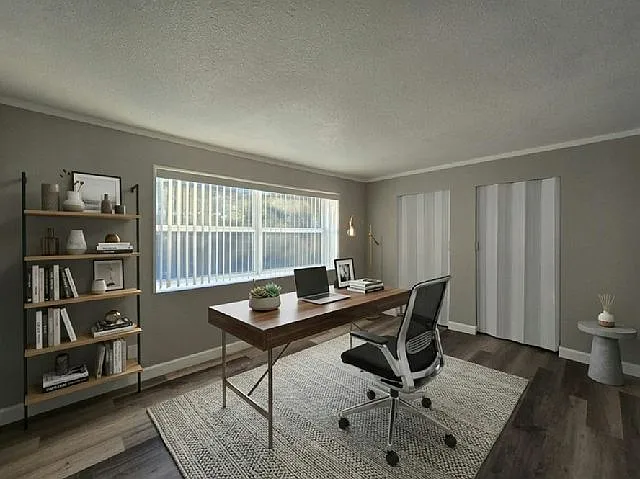 3 bed, 2.0 bath, 2800 sqft, $2,075 — Photo 2
