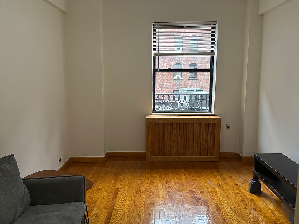 1st image of 250 W 100th St #209