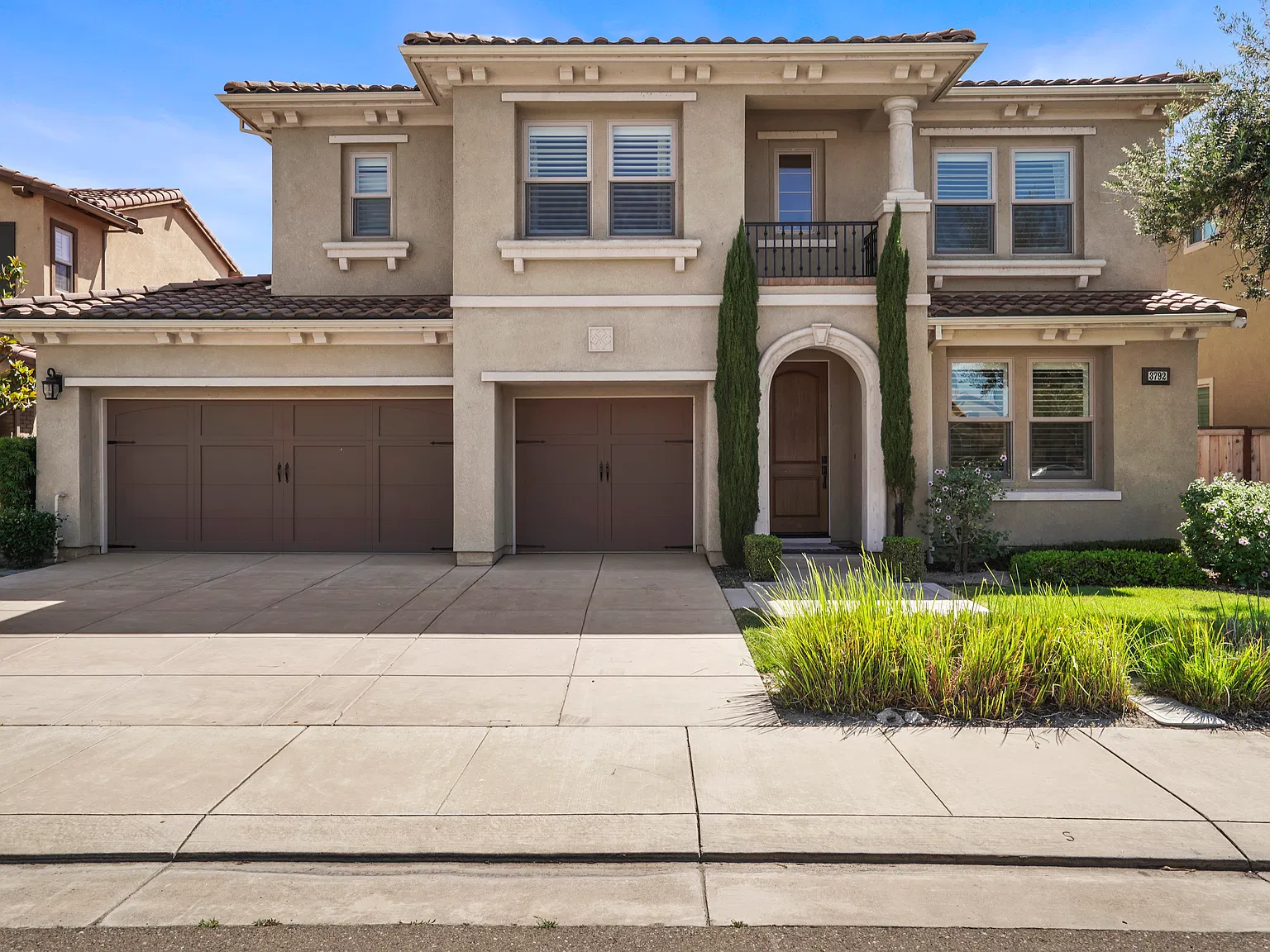 4 bed, 3284 sqft, $3,700 — Photo 2