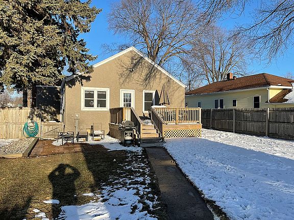 3rd image of 523 Arnold Ave N