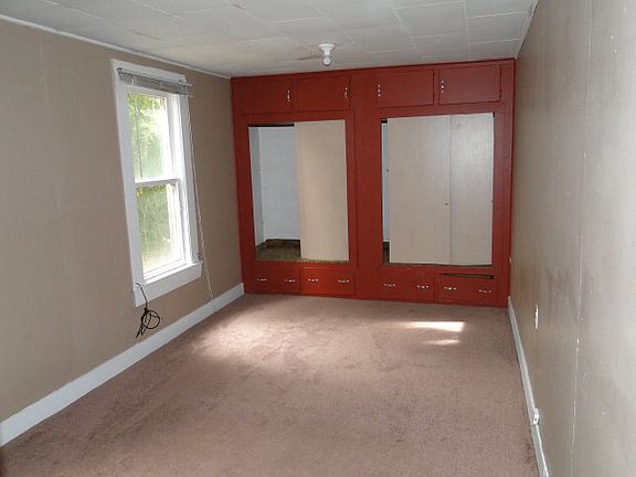 5th image of 713 E Patit Ave