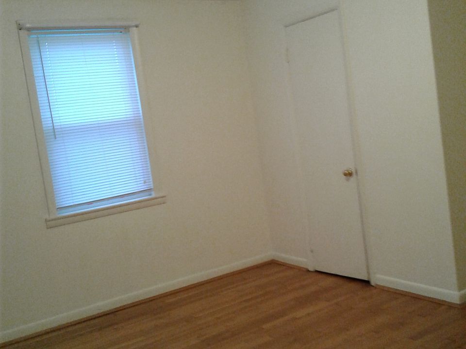 1st image of 202 E 33rd St #1