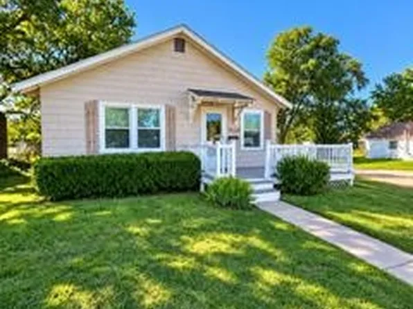 1217 Carroll Ave, Larned, KS 67550
