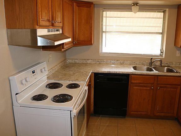 4th image of 2466 Amesbury Dr