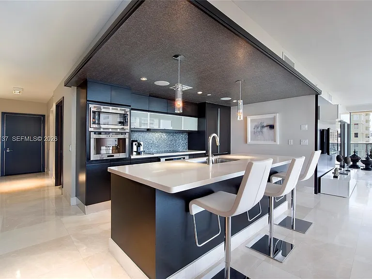 5875 Collins Ave #1008 — Photo 4