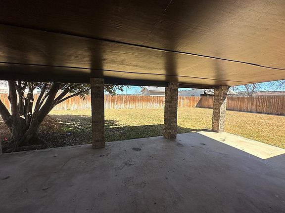 4th image of 126 Deerwood Dr