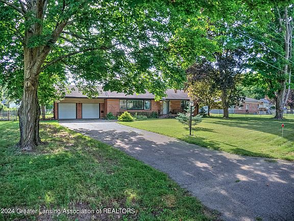 2nd image of 4323 Greenwood Dr