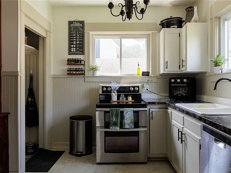 624 Hamlin St — Photo 17