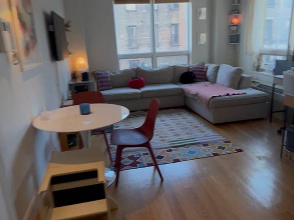 3rd image of 139 Skillman Ave APT 3D