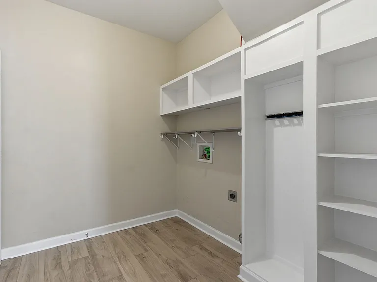 1033 Belcor Dr — Photo 3