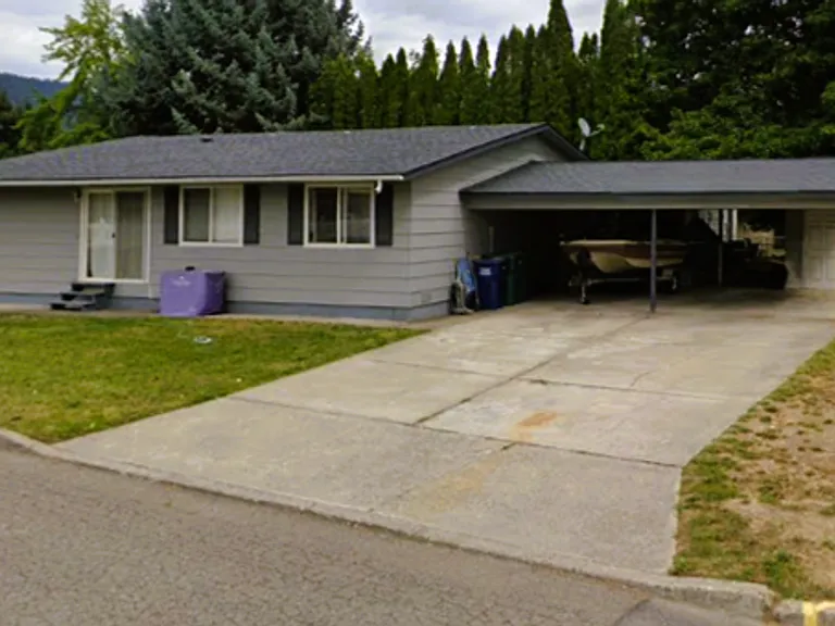 1402 E Randle Ave — Photo 2