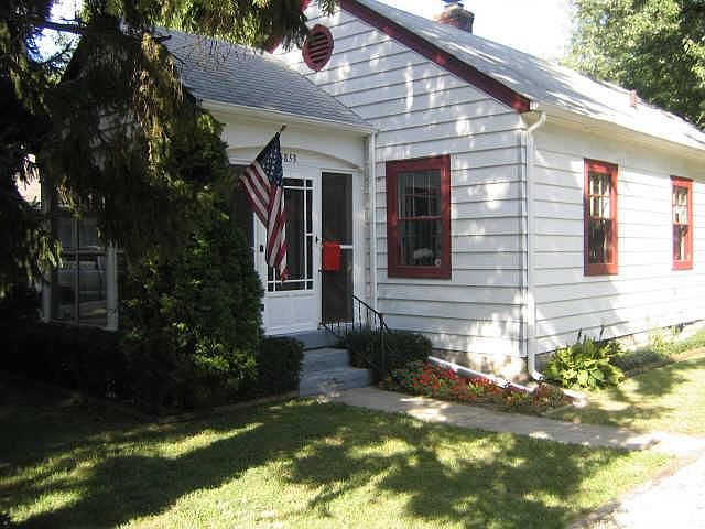 1st image of 5853 N Primrose Ave