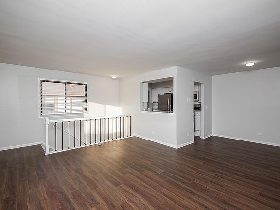 4th image of 29W559 Winchester Cir S Unit 4