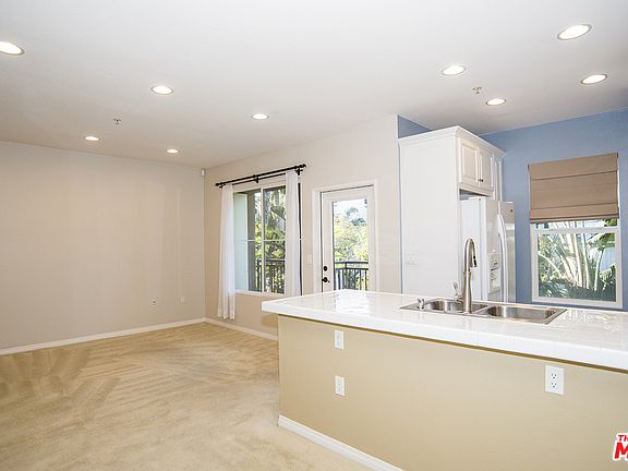 2nd image of 6020 Seabluff Dr Unit 202
