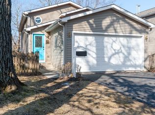 562 Hillcrest Ter, Round Lake Park, IL 60073