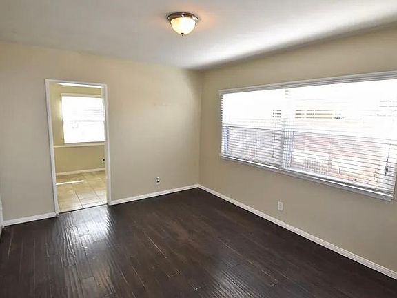 5th image of 100 Pinehurst Ave