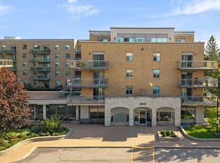 2502 Rutherford Rd #415, Vaughan, ON L4K5N6