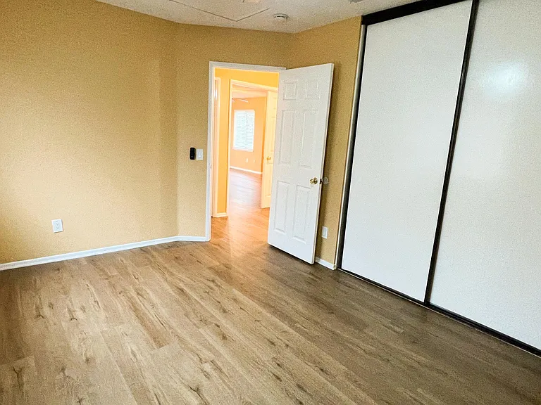 8558 Sandhill Dr — Photo 25